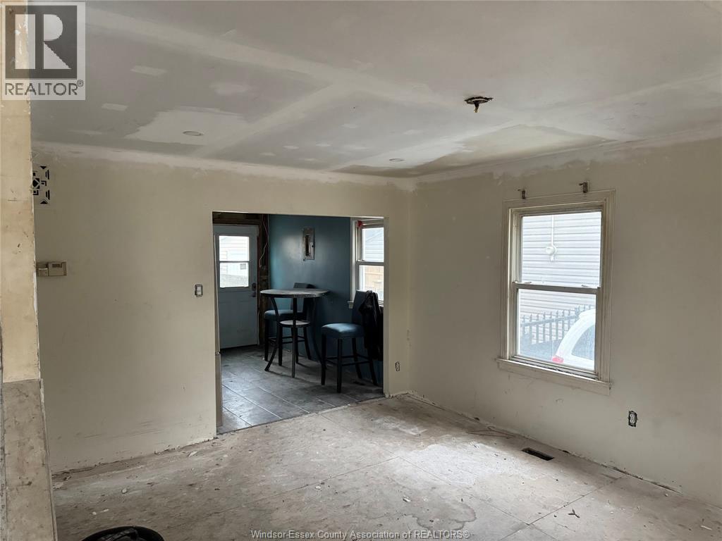 2351 Elsmere, Windsor, Ontario  N8W 2C9 - Photo 6 - 25029078