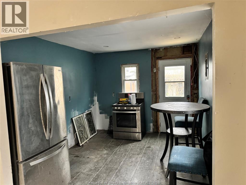 2351 Elsmere, Windsor, Ontario  N8W 2C9 - Photo 8 - 25029078