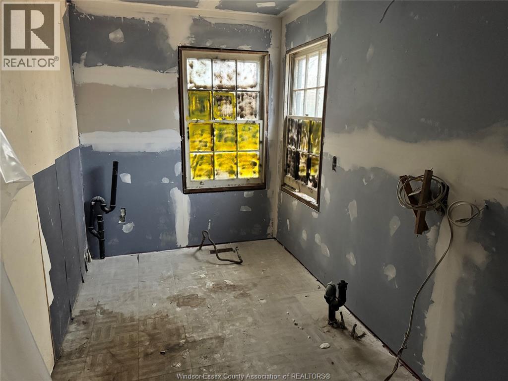 2351 Elsmere, Windsor, Ontario  N8W 2C9 - Photo 11 - 25029078