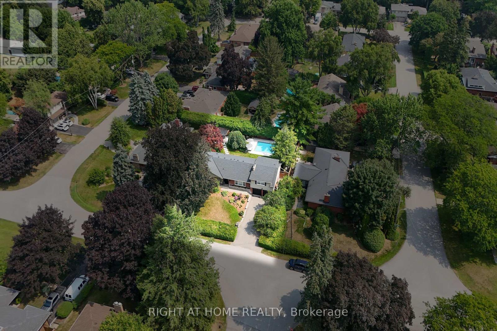 655 Gayne Boulevard, Burlington, Ontario  L7T 3V8 - Photo 2 - W12355117