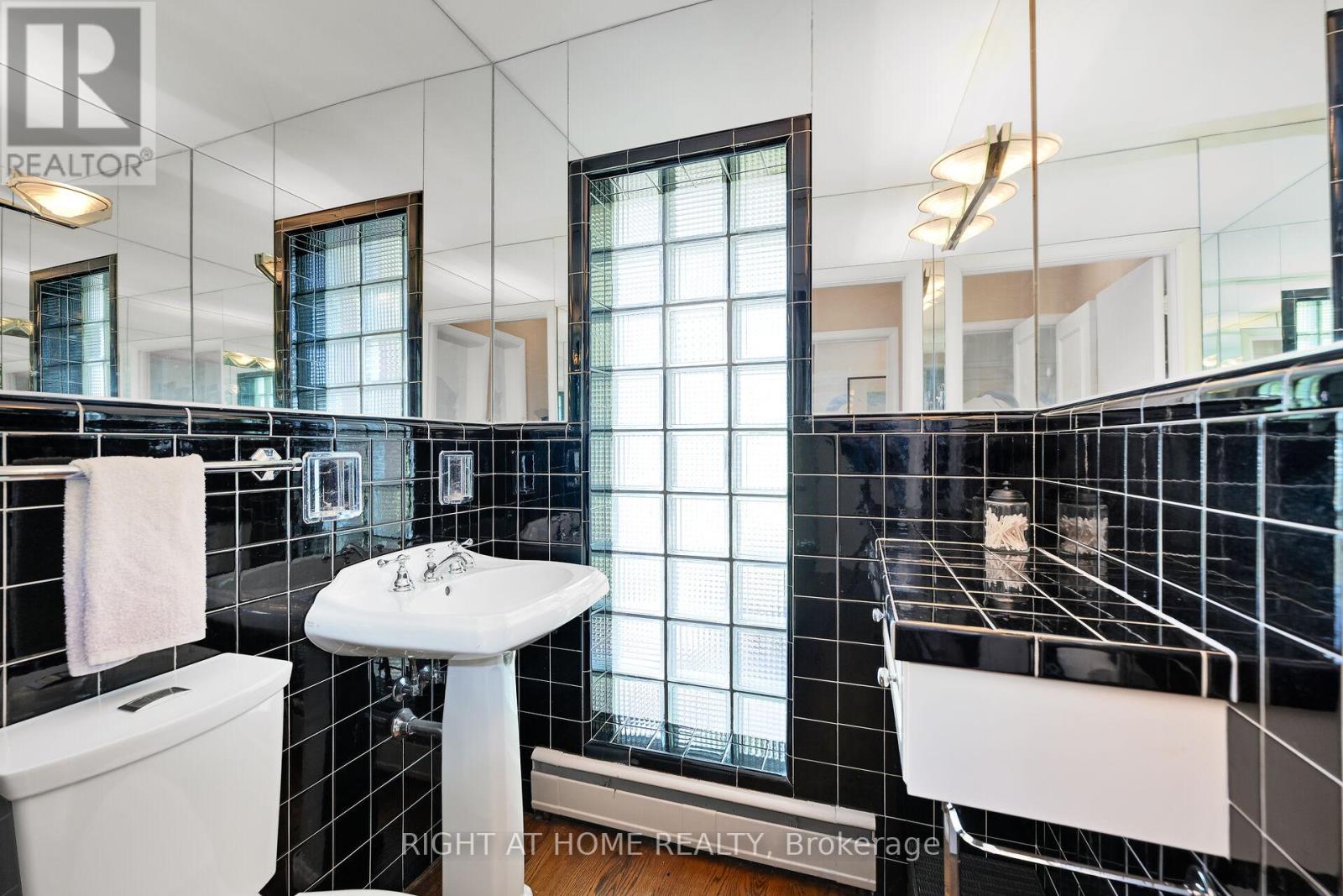 655 Gayne Boulevard, Burlington, Ontario  L7T 3V8 - Photo 24 - W12355117