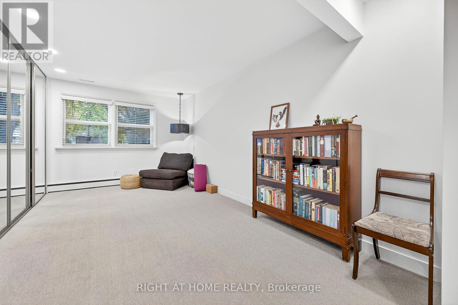 655 Gayne Boulevard, Burlington, Ontario  L7T 3V8 - Photo 23 - W12355117