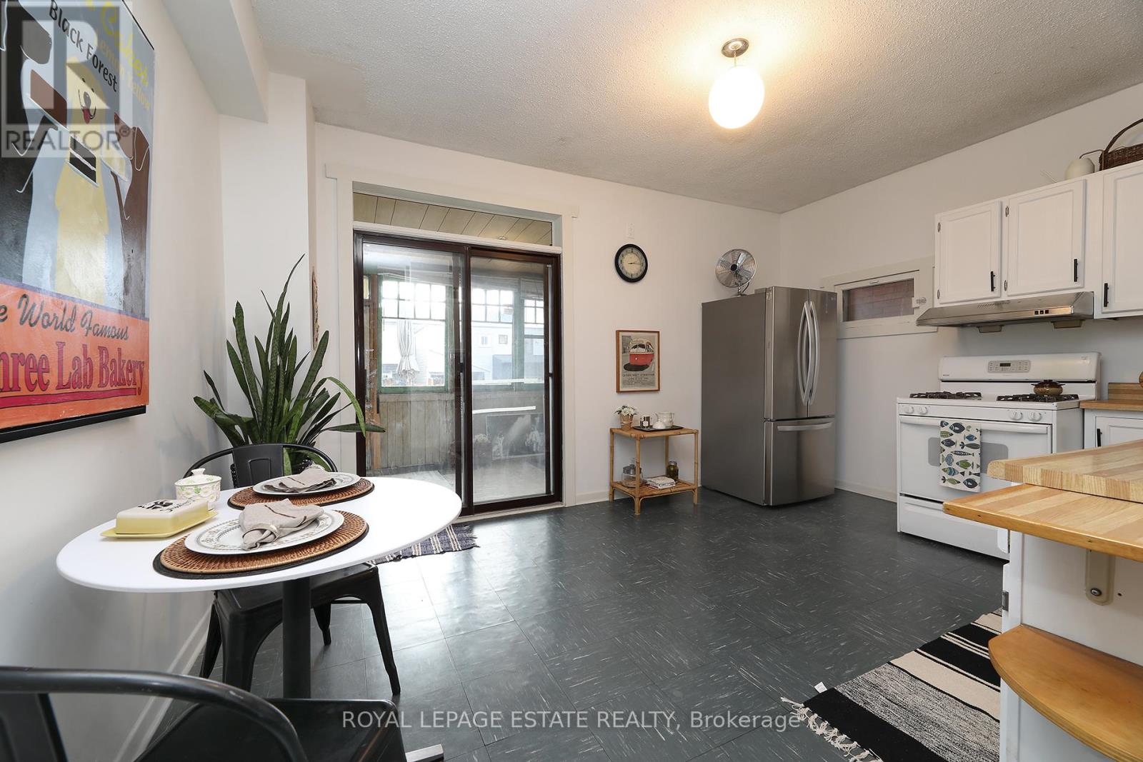 22 Galt Avenue, Toronto, Ontario  M4M 2Z1 - Photo 11 - E12557630