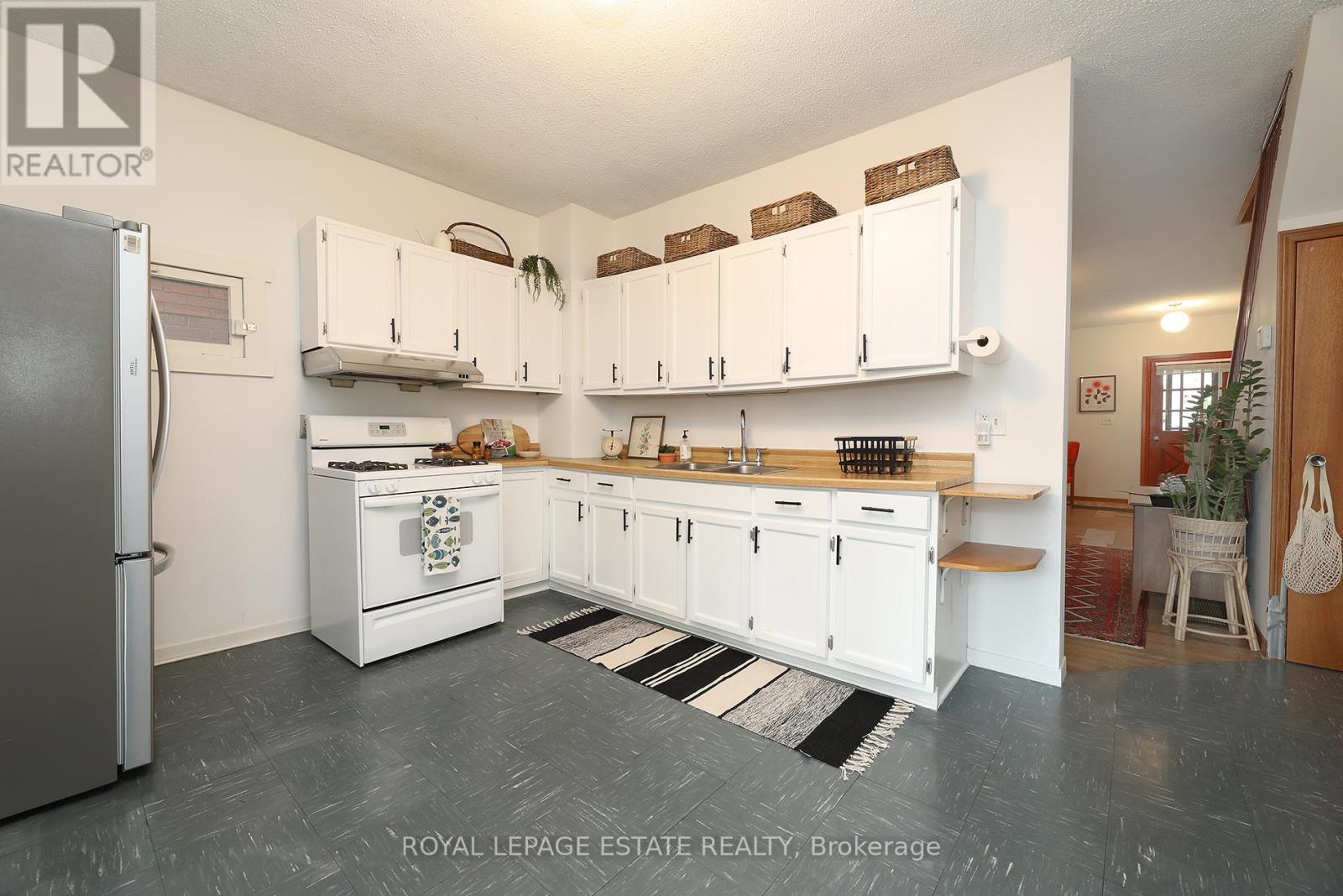 22 Galt Avenue, Toronto, Ontario  M4M 2Z1 - Photo 12 - E12557630