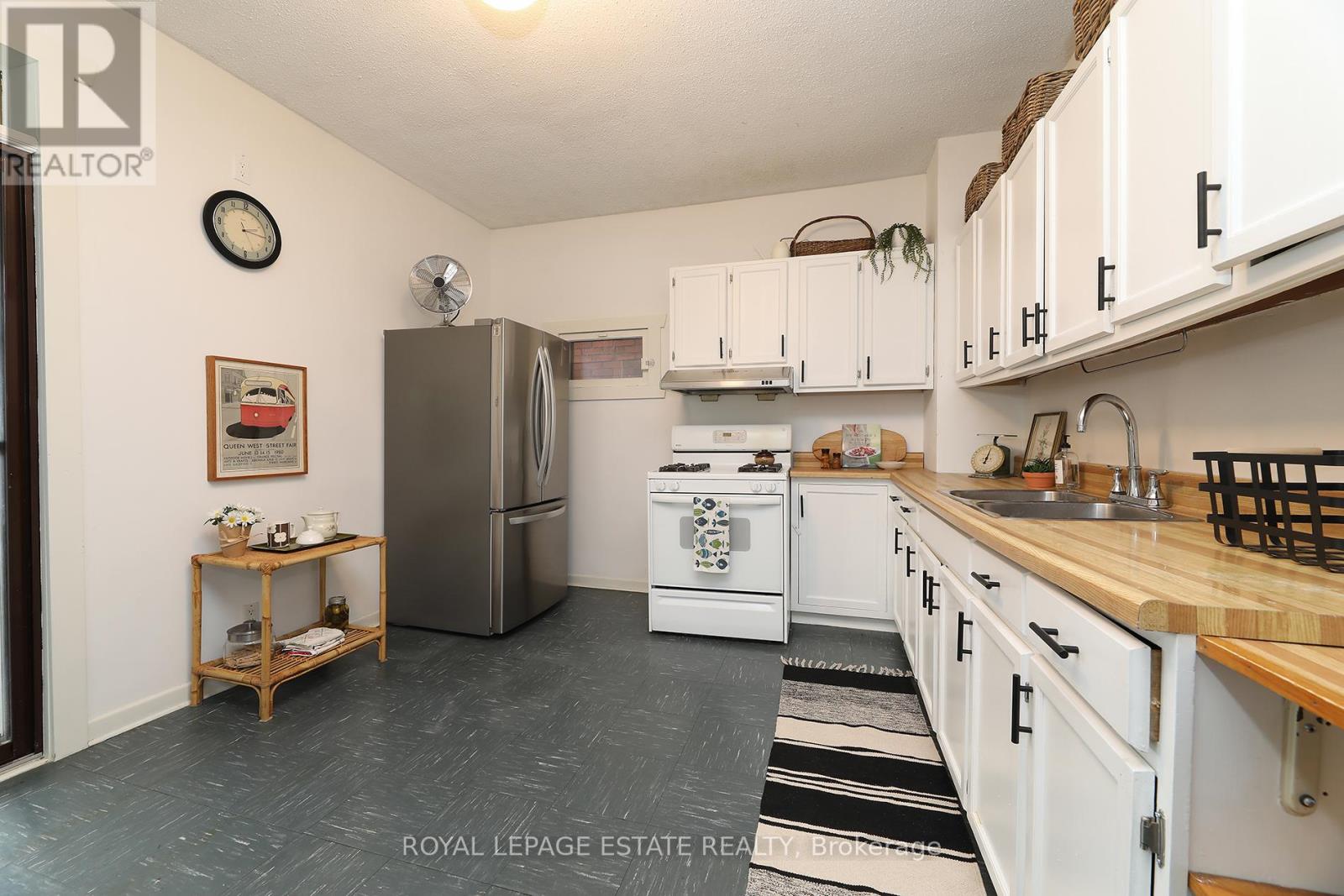 22 Galt Avenue, Toronto, Ontario  M4M 2Z1 - Photo 14 - E12557630