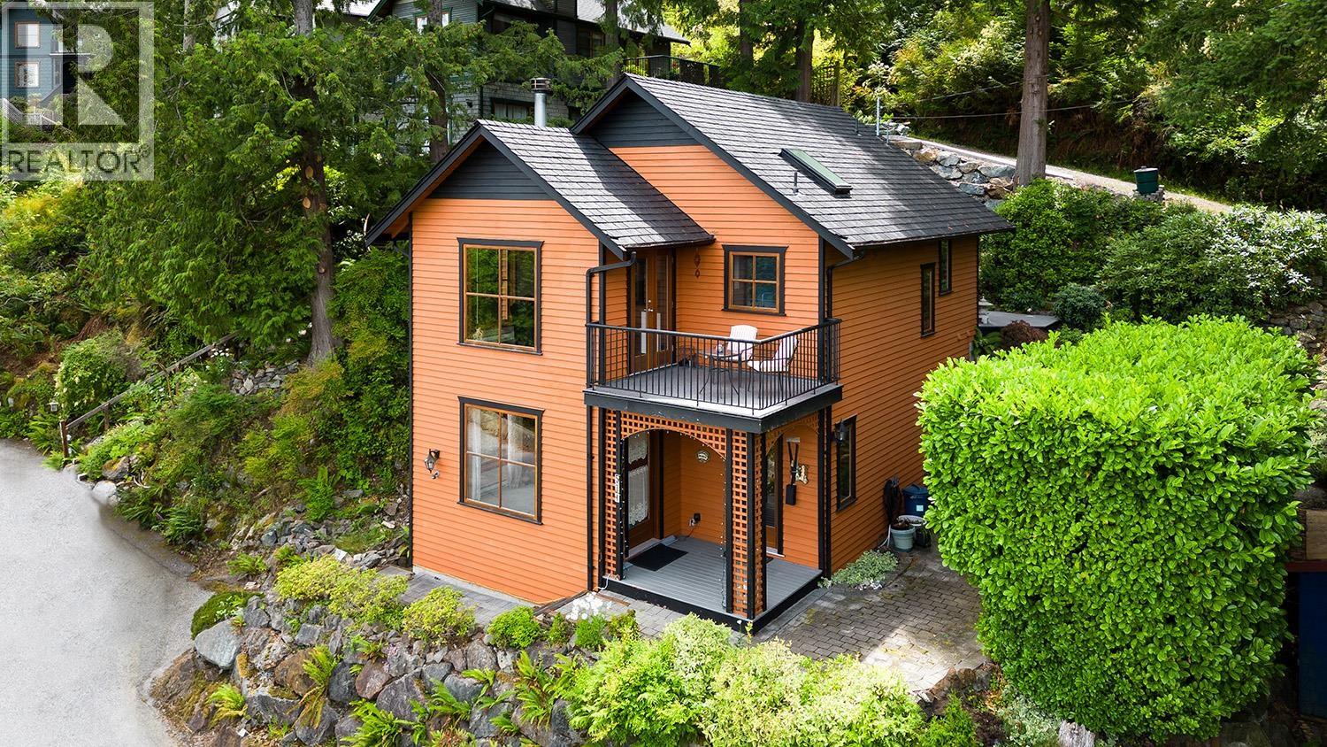 571 ROOCROFT LANE, Bowen Island, British Columbia