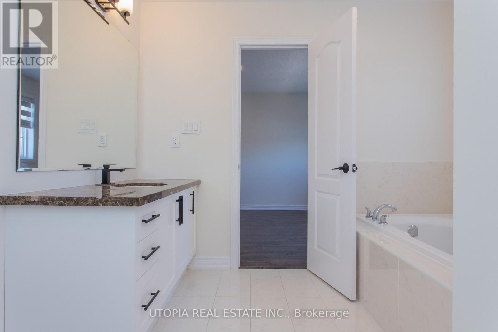 5409 Tenth Line W, Mississauga, Ontario  L5M 0V7 - Photo 16 - W12557622