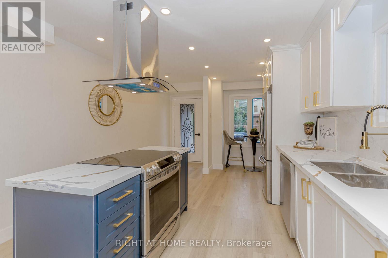 6 Bryant Court, Brampton, Ontario  L6X 2T1 - Photo 10 - W12557642