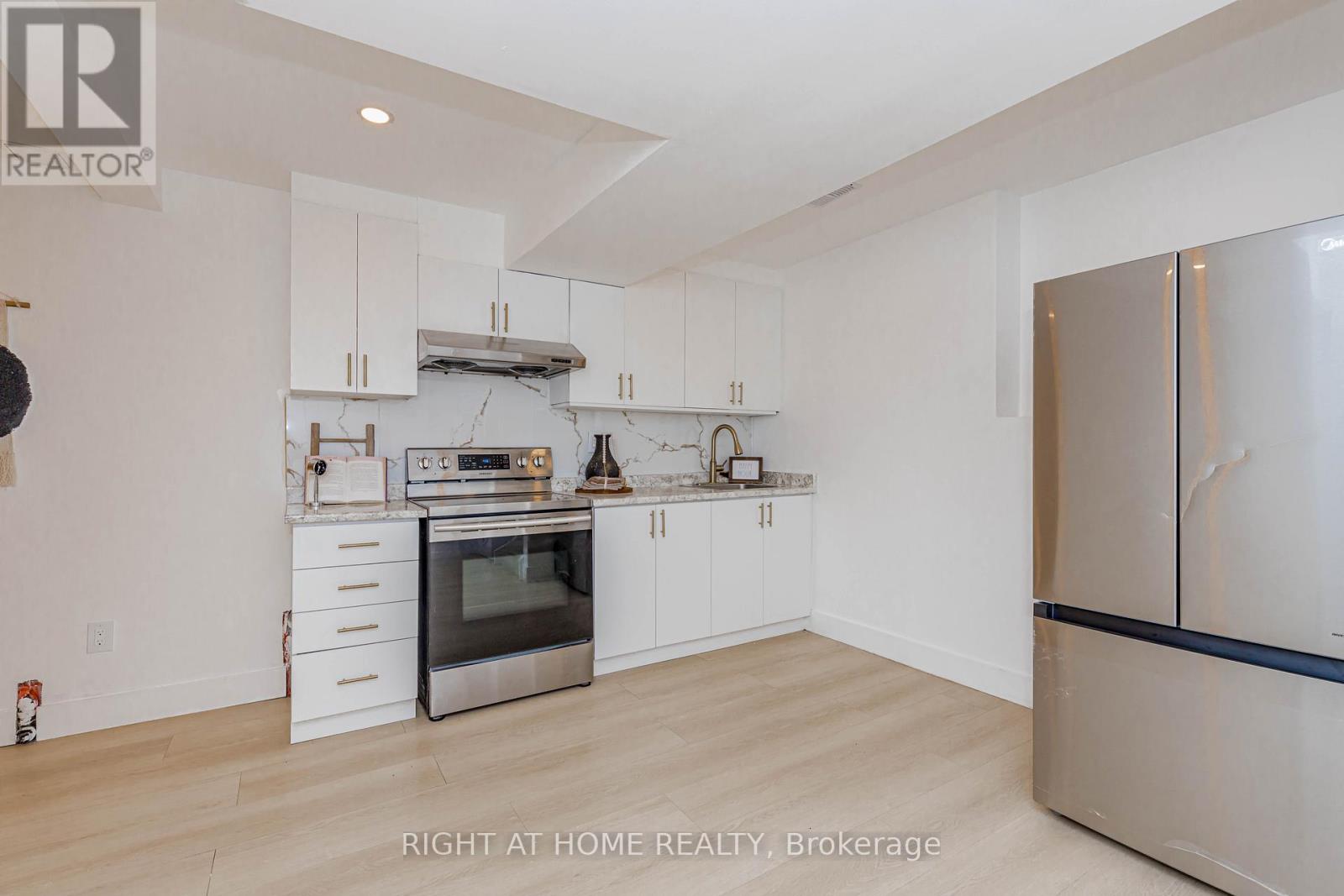 6 Bryant Court, Brampton, Ontario  L6X 2T1 - Photo 40 - W12557642