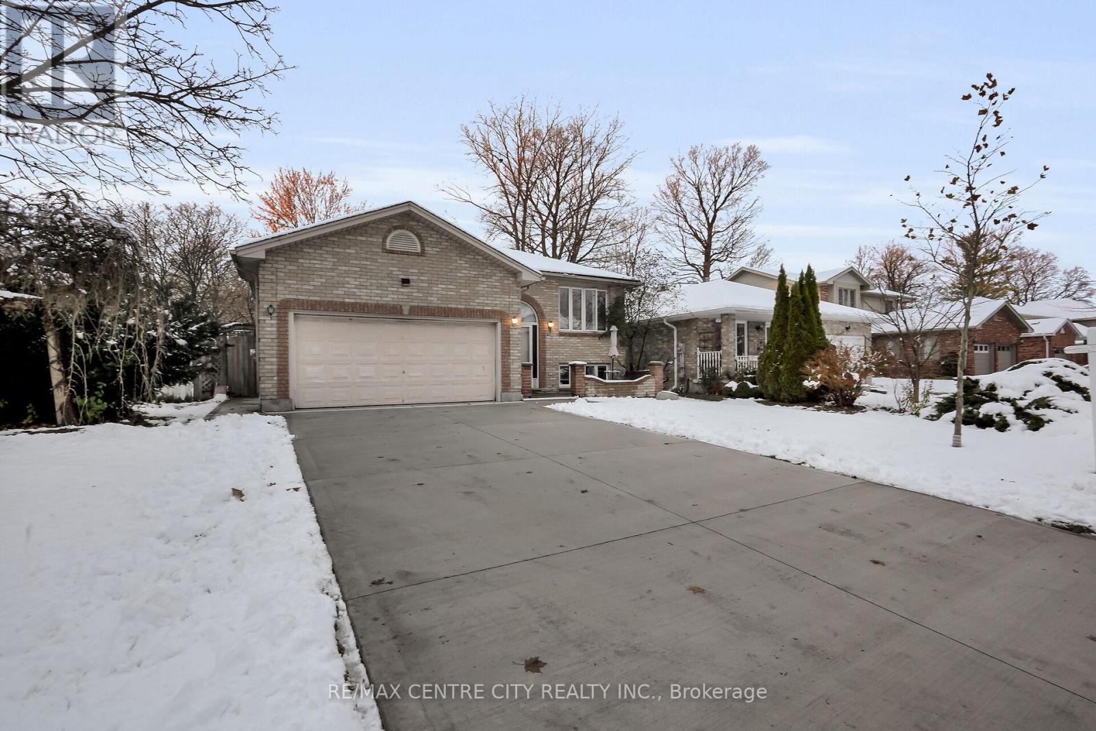 47 Stonehenge Road, London East, Ontario  N5V 4M6 - Photo 3 - X12557706