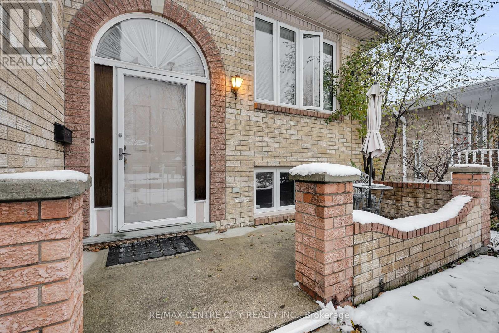 47 Stonehenge Road, London East, Ontario  N5V 4M6 - Photo 4 - X12557706