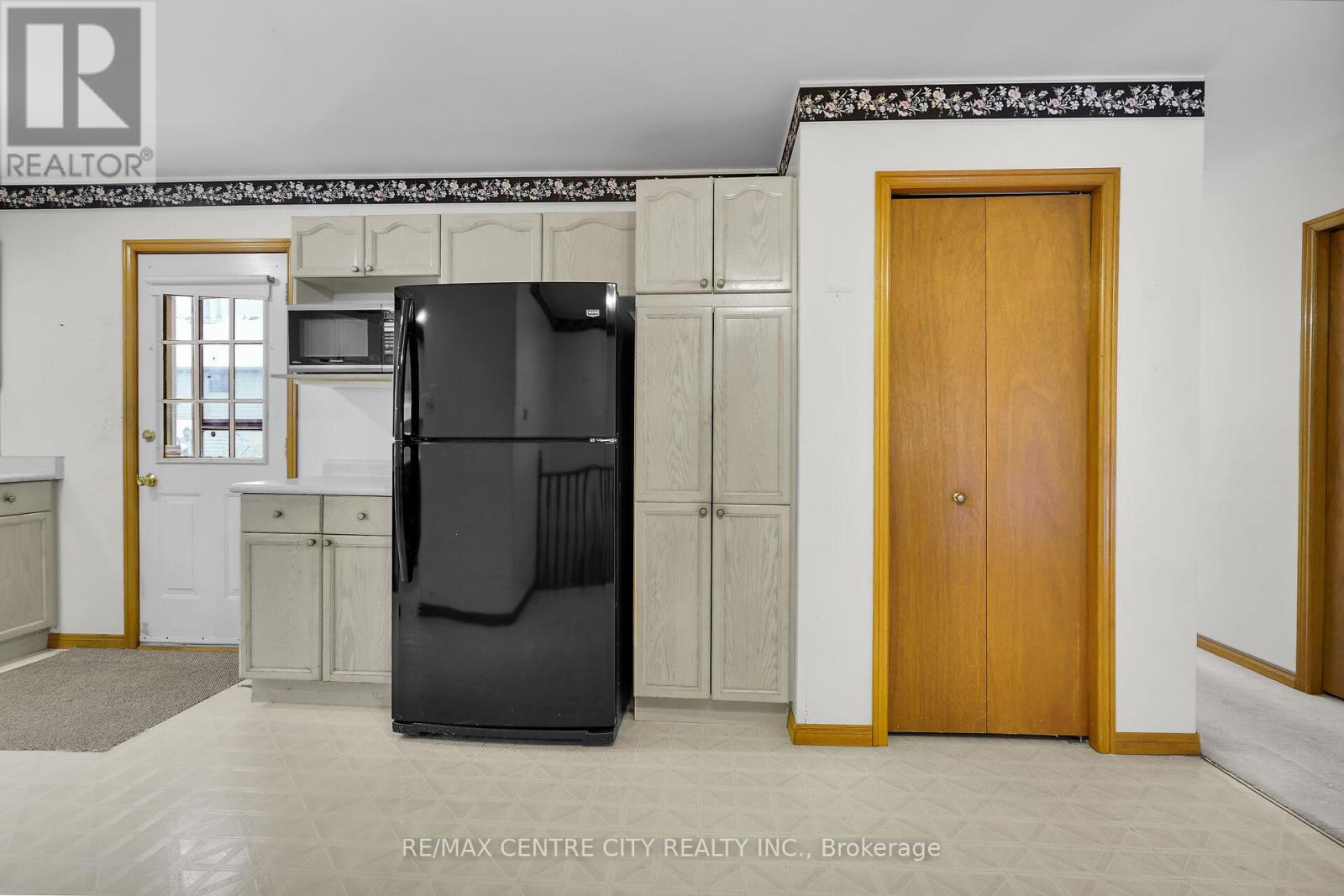 47 Stonehenge Road, London East, Ontario  N5V 4M6 - Photo 8 - X12557706