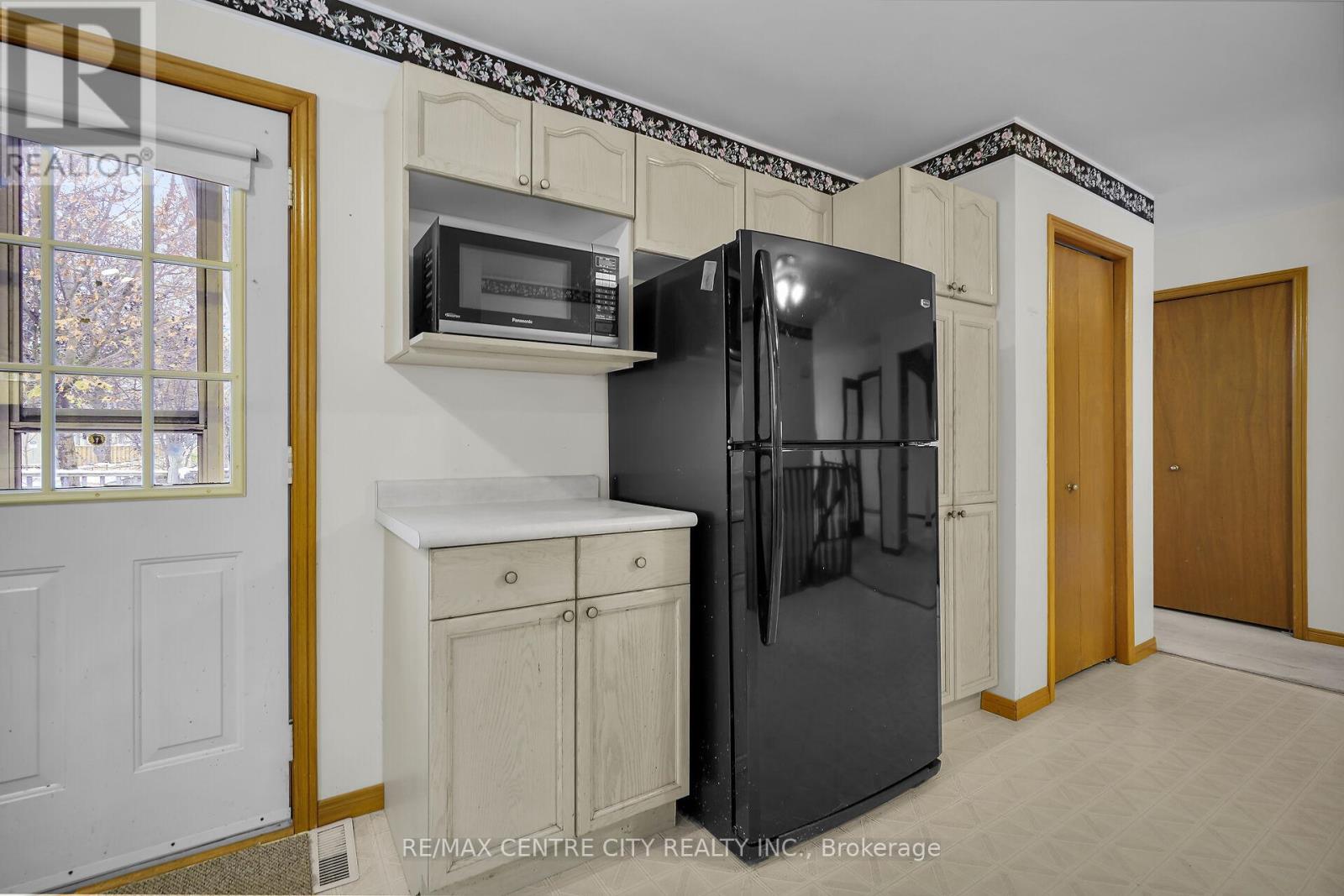 47 Stonehenge Road, London East, Ontario  N5V 4M6 - Photo 9 - X12557706