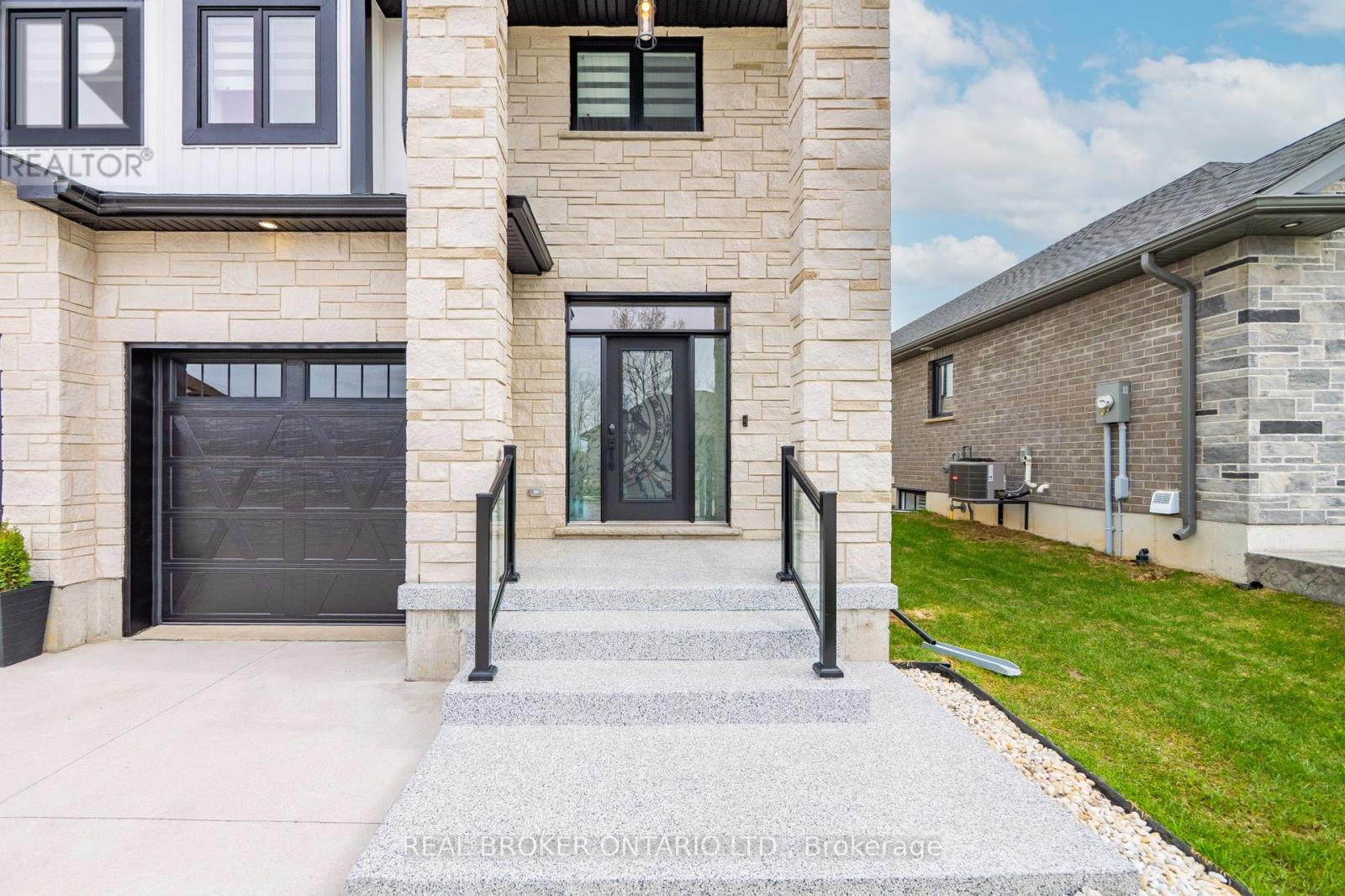 610 Conners Drive, North Perth, Ontario  N4W 0J3 - Photo 7 - X12389005