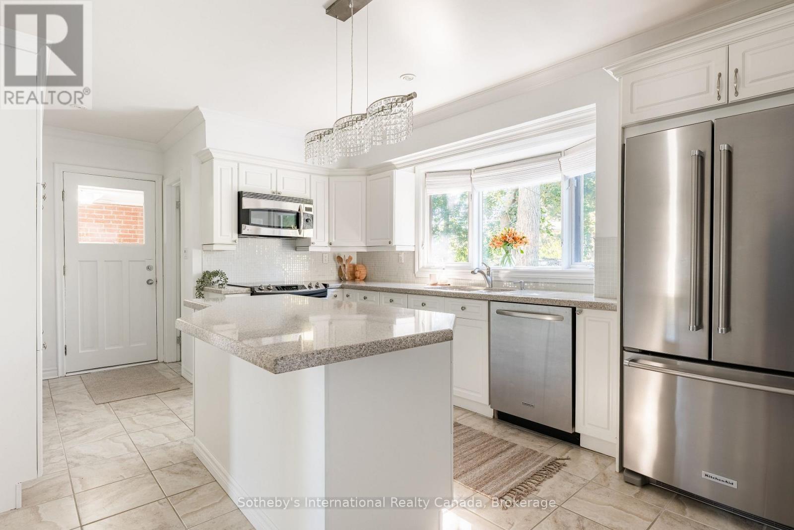 1662 Bramsey Drive, Mississauga, Ontario  L5J 2H6 - Photo 10 - W12557722