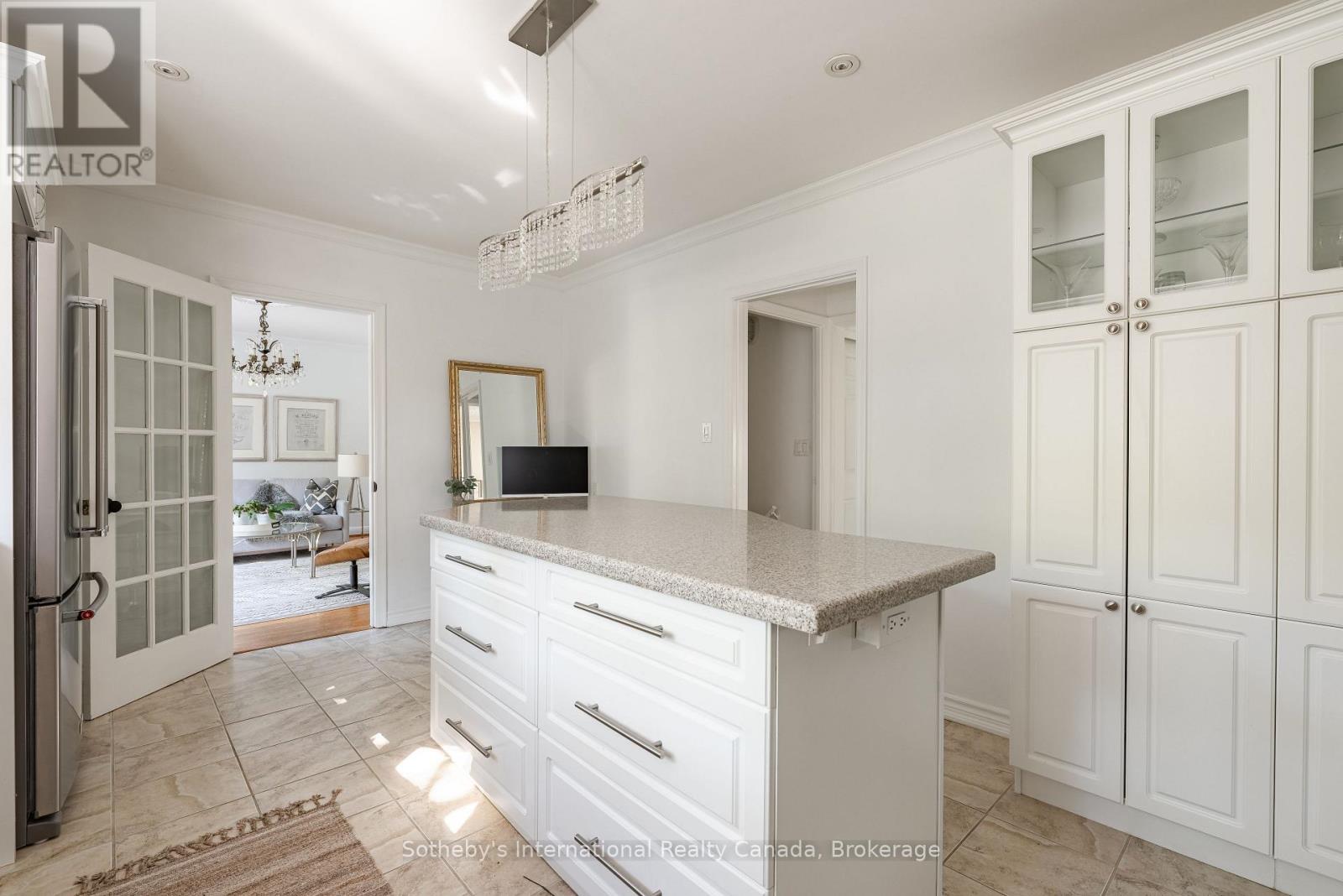 1662 Bramsey Drive, Mississauga, Ontario  L5J 2H6 - Photo 12 - W12557722