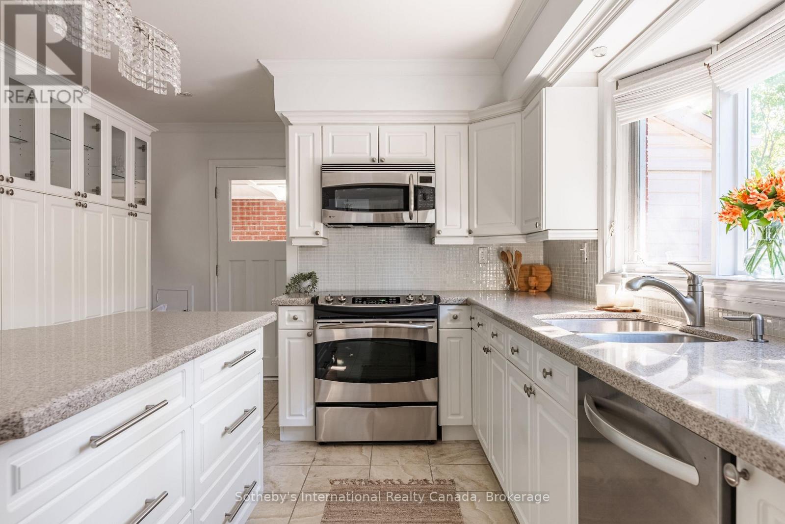 1662 Bramsey Drive, Mississauga, Ontario  L5J 2H6 - Photo 13 - W12557722