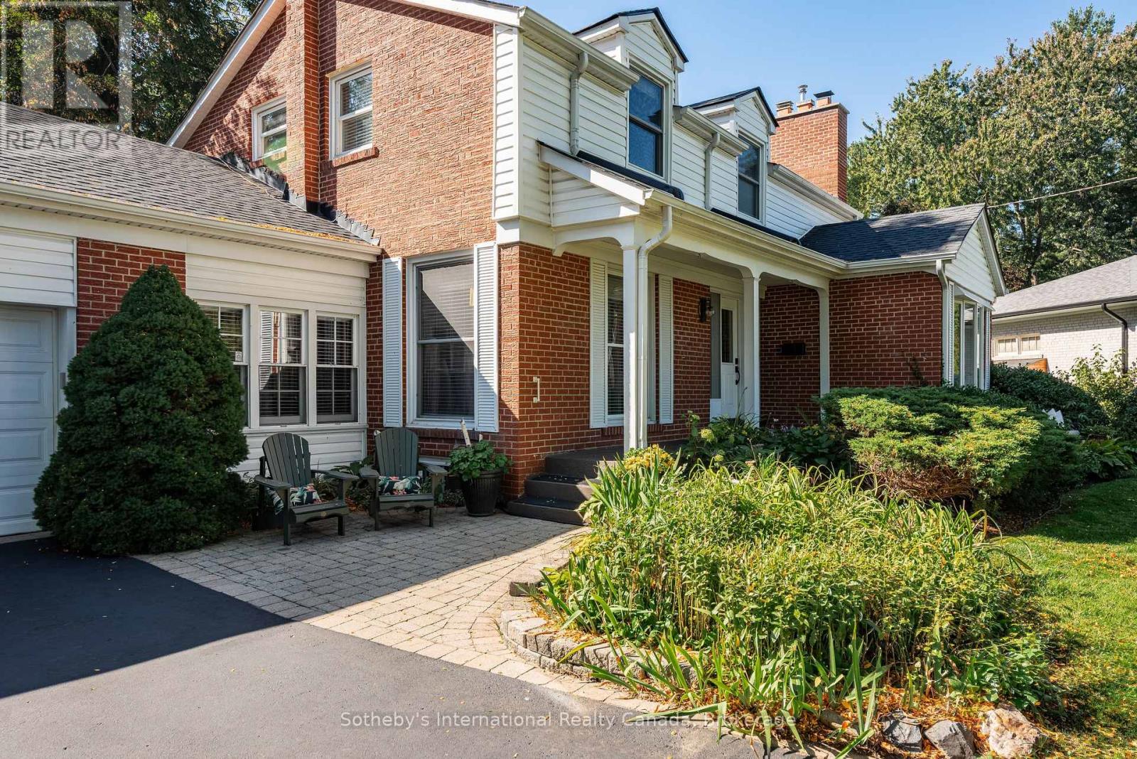 1662 Bramsey Drive, Mississauga, Ontario  L5J 2H6 - Photo 5 - W12557722