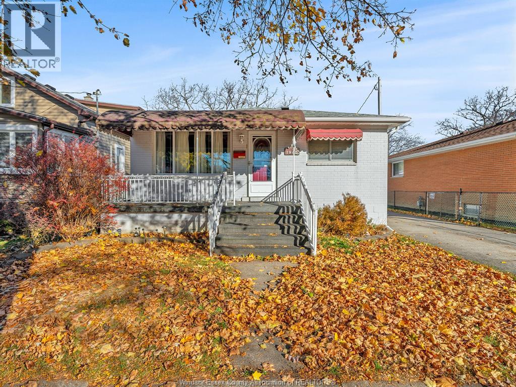 MLS# 25029103: 1946 FORD, Windsor, Canada