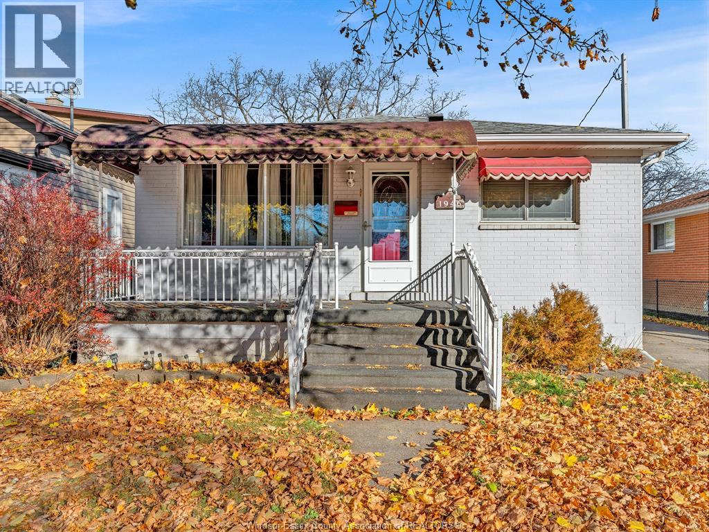 1946 Ford, Windsor, Ontario  N8T 2E5 - Photo 2 - 25029103