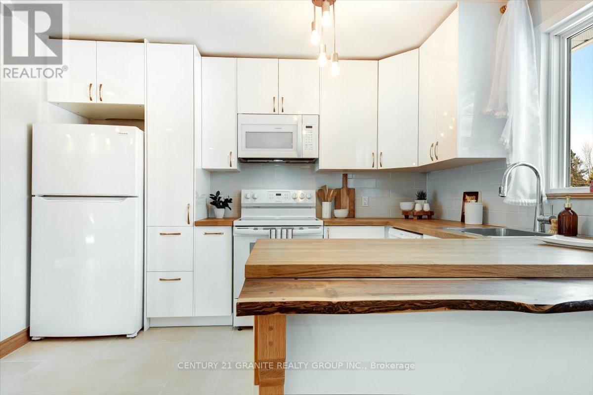 3 Larch Street, Highlands East, Ontario  K0L 1M0 - Photo 15 - X12554058