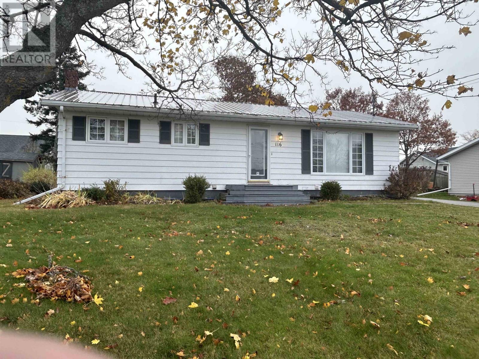 116 Oak Drive, Charlottetown, Prince Edward Island  C1A 7Z2 - Photo 1 - 202528064