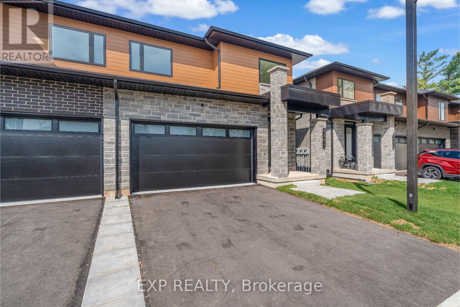 3394 Carter Common, Burlington, Ontario  L7M 3R9 - Photo 3 - W12432855