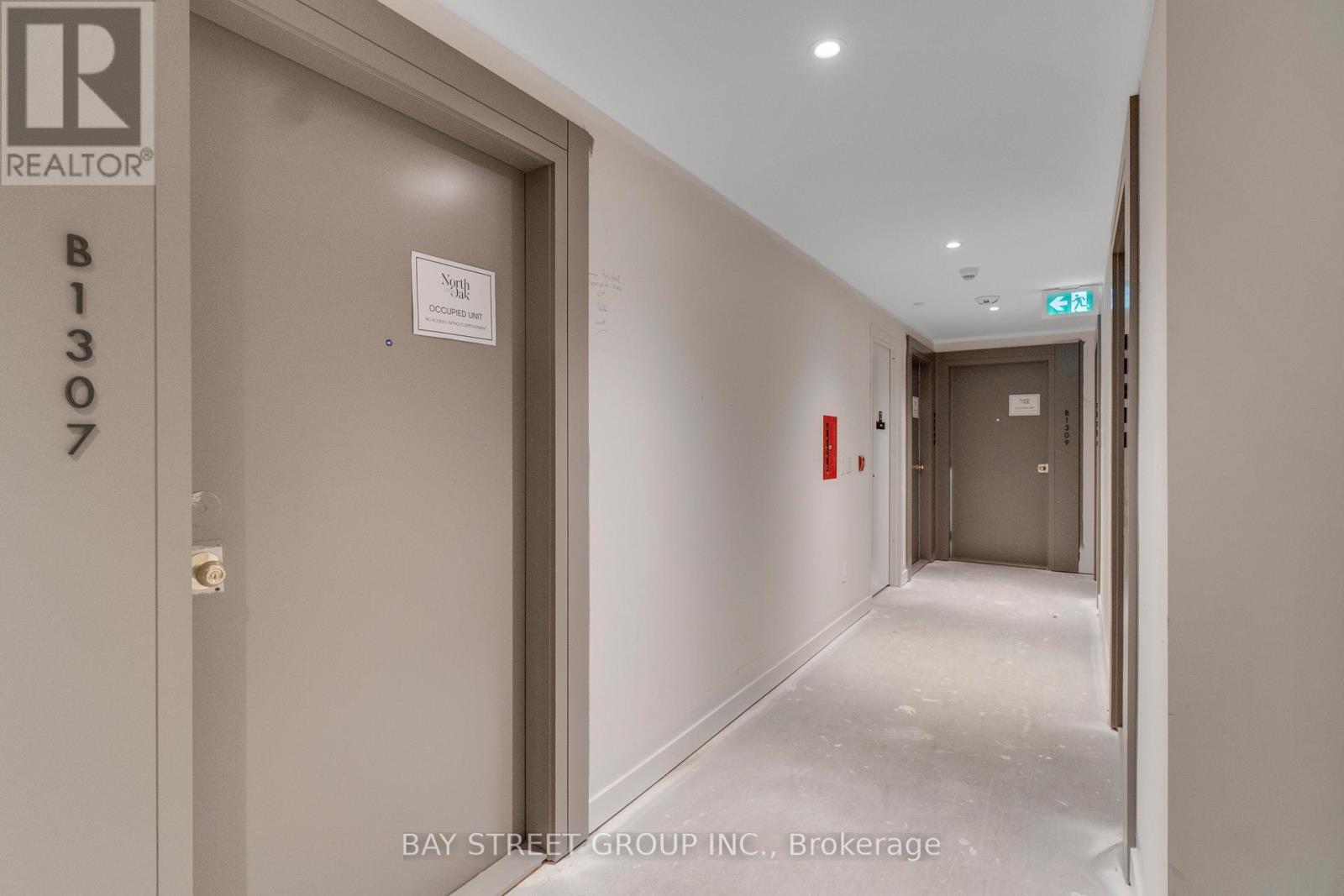 1307 - 3071 Trafalgar Road, Oakville, Ontario  L6H 8C6 - Photo 10 - W12556012