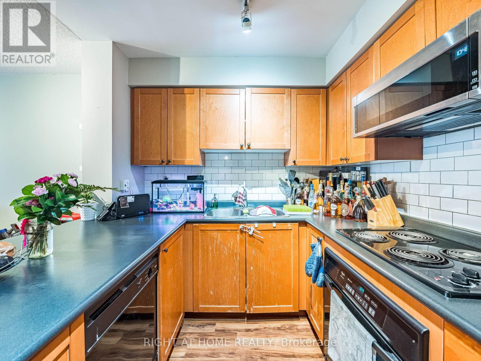 602 - 18 Stafford Street, Toronto, Ontario  M5V 3W4 - Photo 12 - C12557682