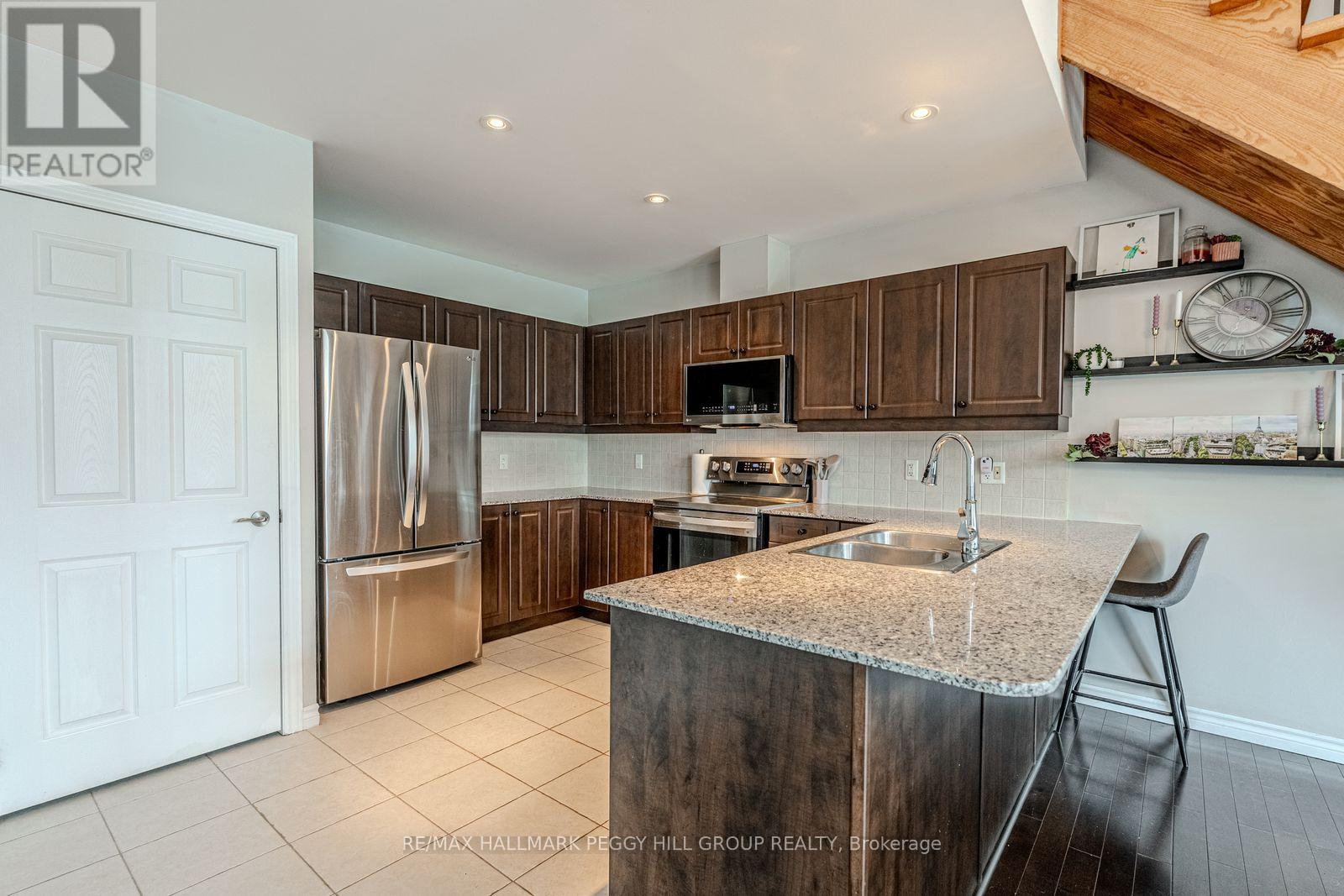 6 Victoria Street, Barrie, Ontario  L4N 6G2 - Photo 6 - S12396758