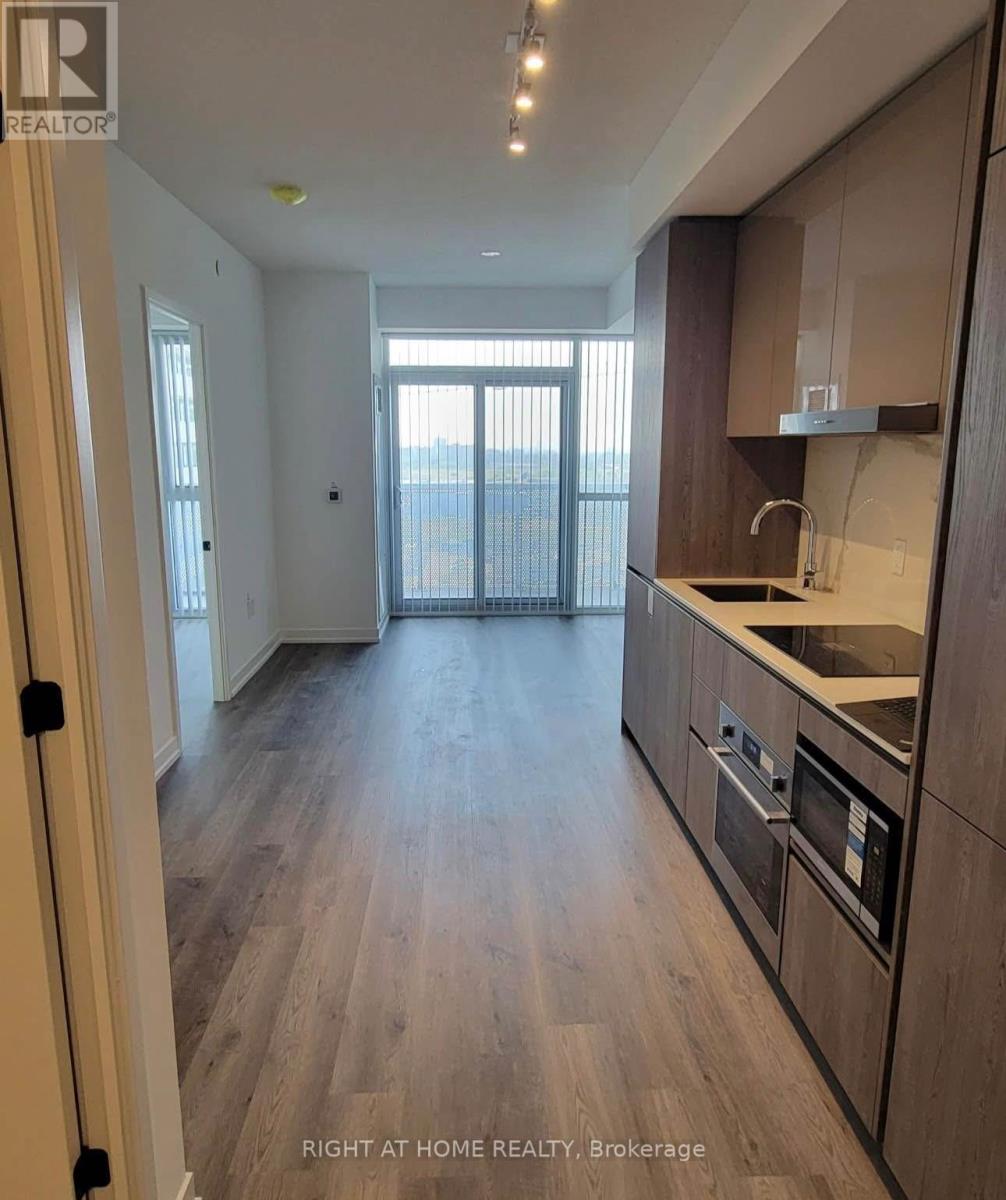 1110 - 28 Interchange Way, Vaughan, Ontario  L4K 0P8 - Photo 3 - N12557686