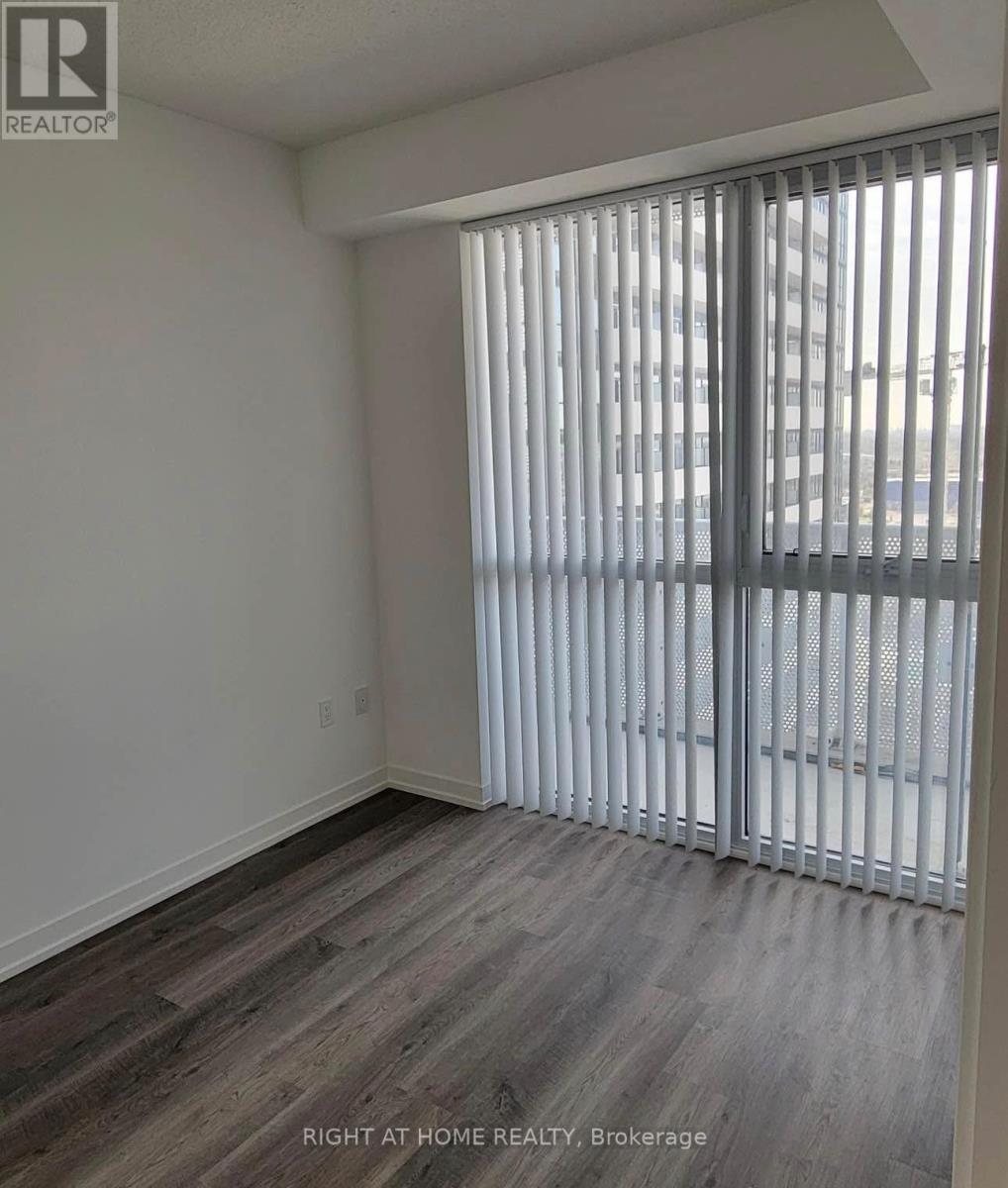 1110 - 28 Interchange Way, Vaughan, Ontario  L4K 0P8 - Photo 4 - N12557686