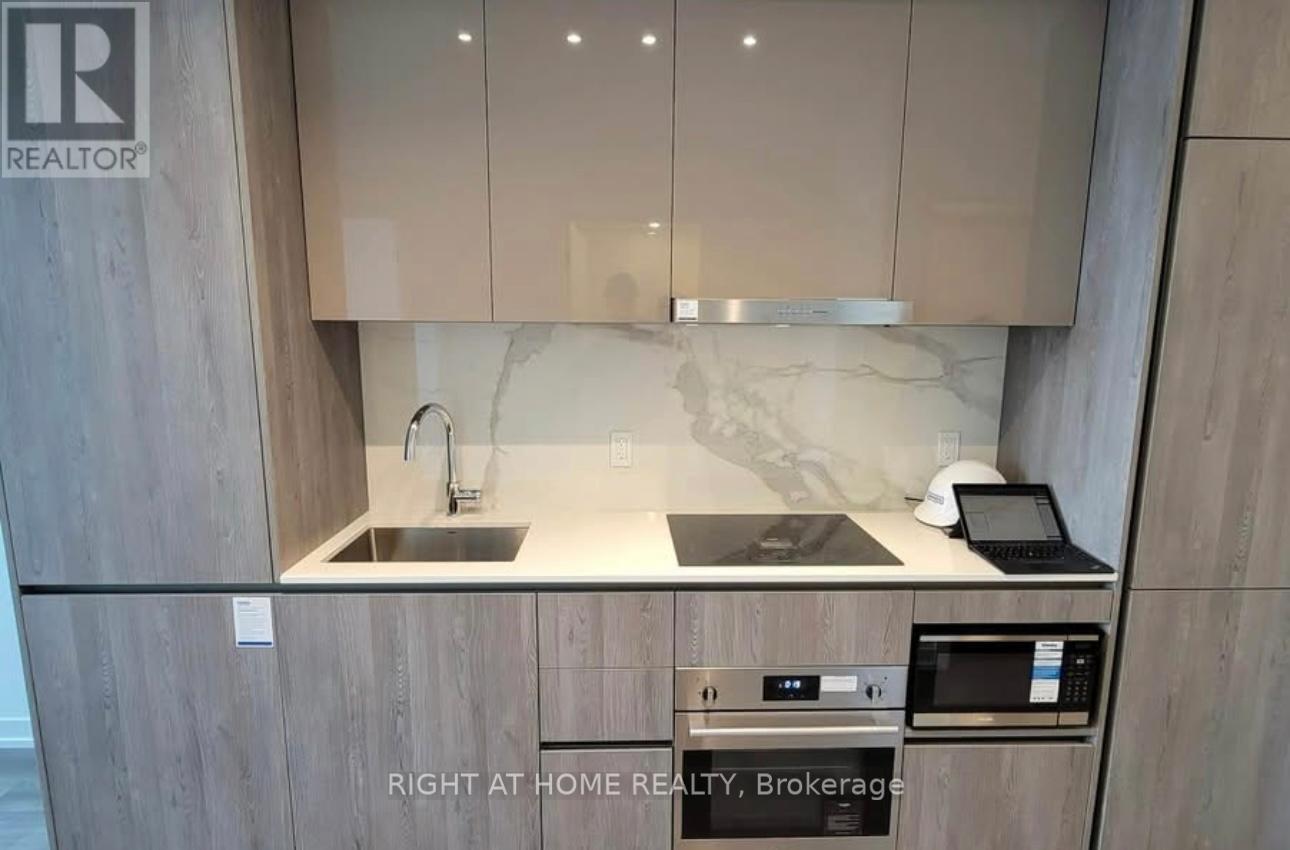 1110 - 28 Interchange Way, Vaughan, Ontario  L4K 0P8 - Photo 5 - N12557686