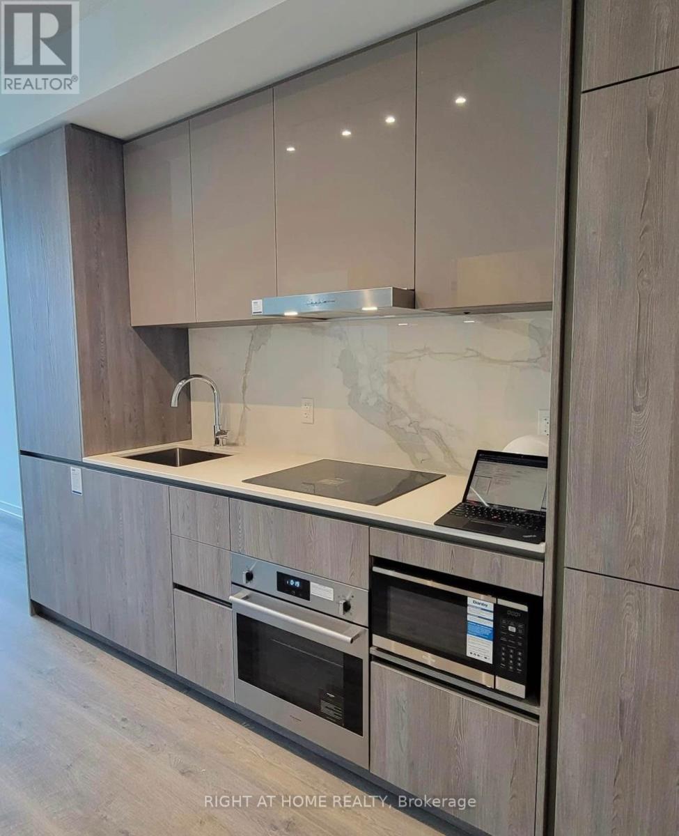 1110 - 28 Interchange Way, Vaughan, Ontario  L4K 0P8 - Photo 6 - N12557686