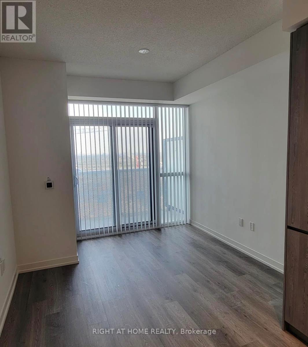 1110 - 28 Interchange Way, Vaughan, Ontario  L4K 0P8 - Photo 8 - N12557686