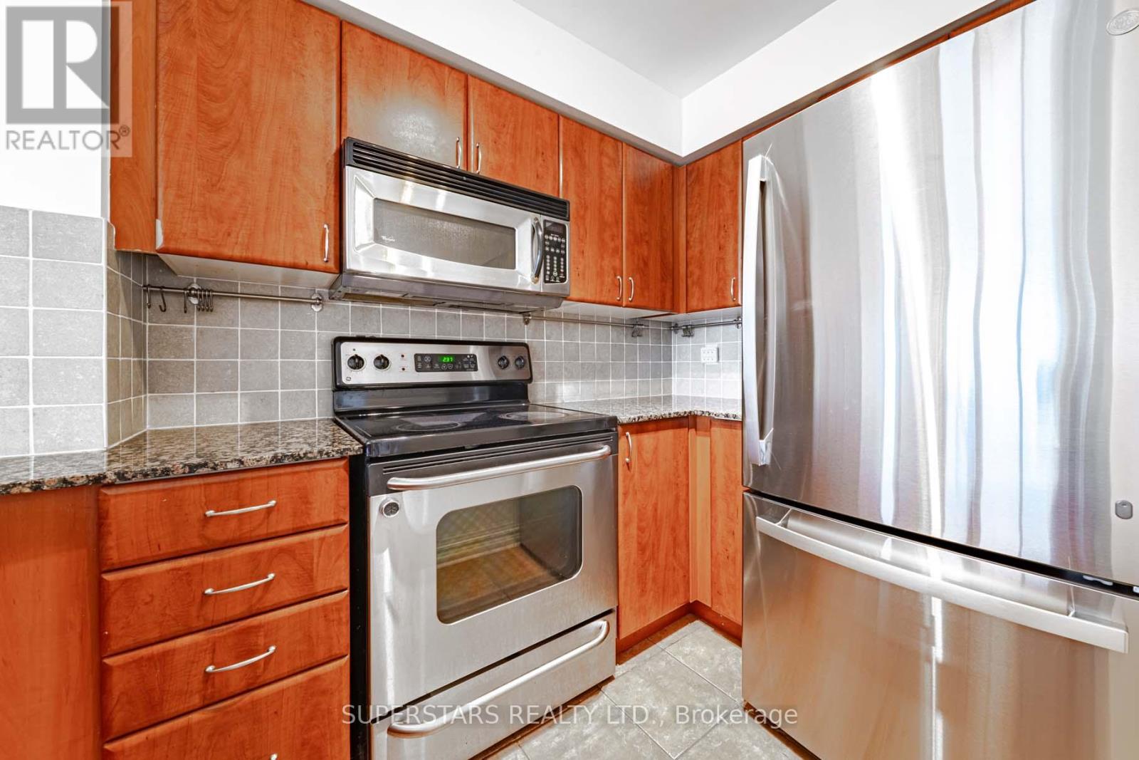 806 - 15 North Park Road N, Vaughan, Ontario  L4J 0C9 - Photo 4 - N12557700