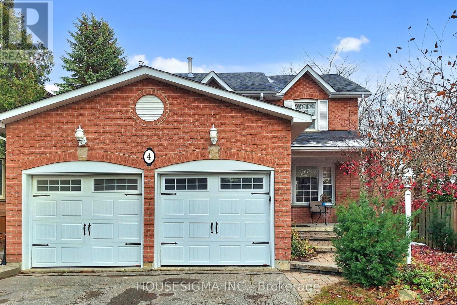 4 MENDYS FOREST, Aurora, Ontario