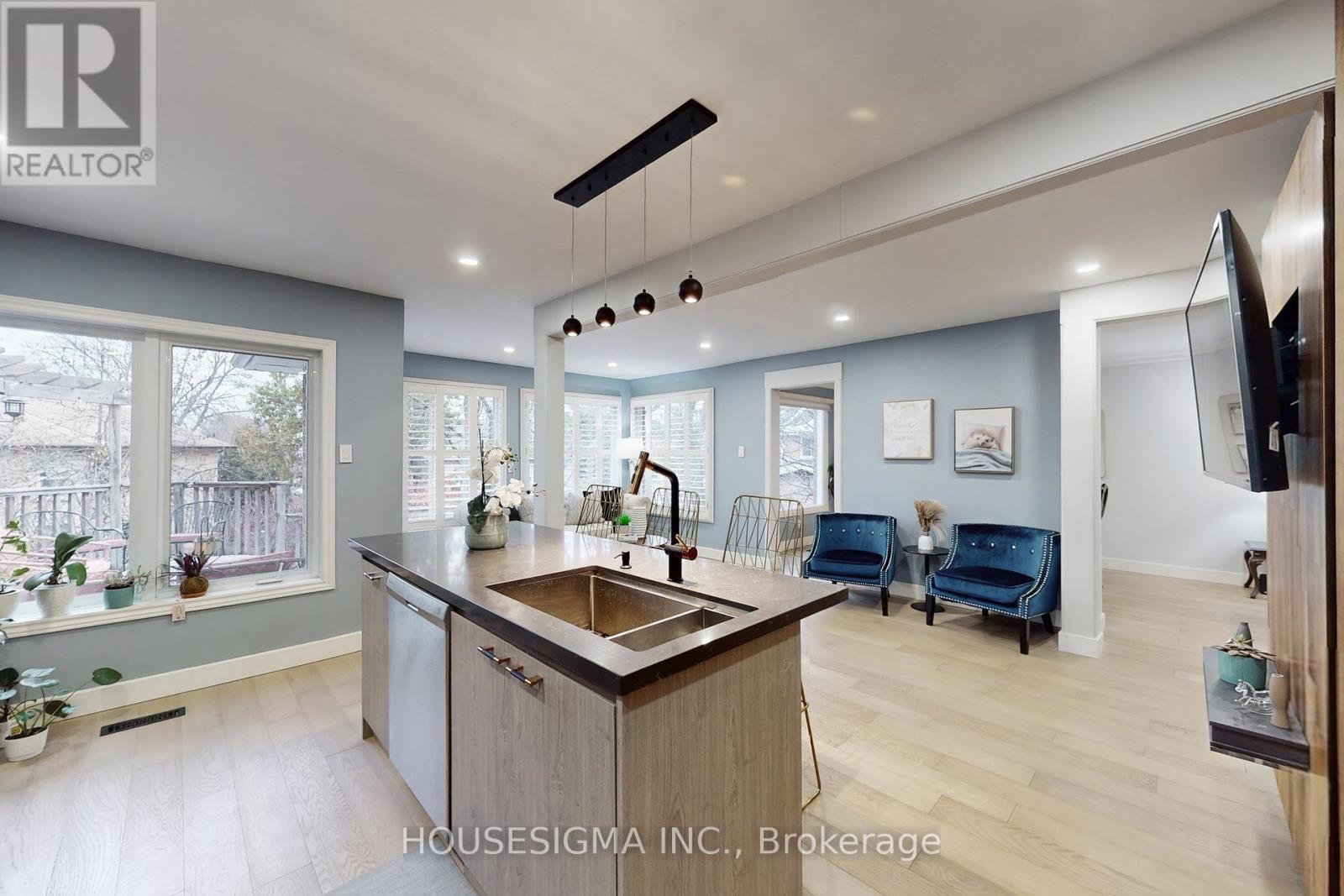 4 Mendys Forest, Aurora, Ontario  L4G 5A3 - Photo 10 - N12557704