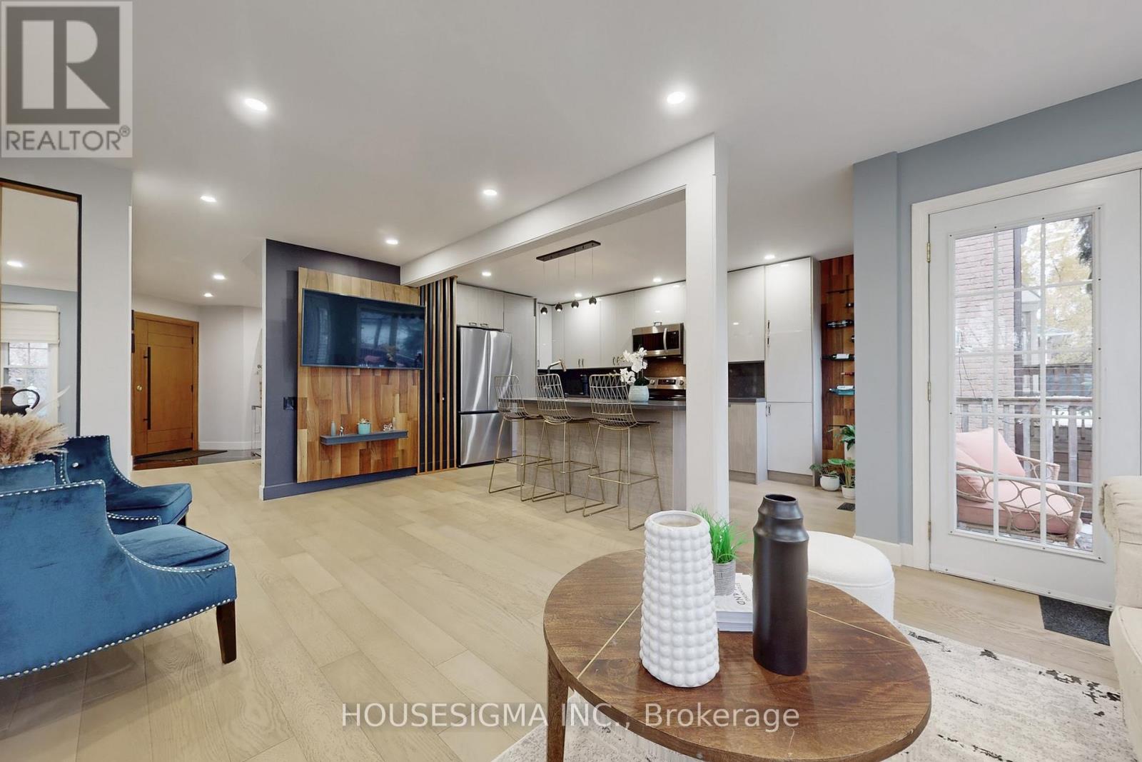 4 Mendys Forest, Aurora, Ontario  L4G 5A3 - Photo 3 - N12557704