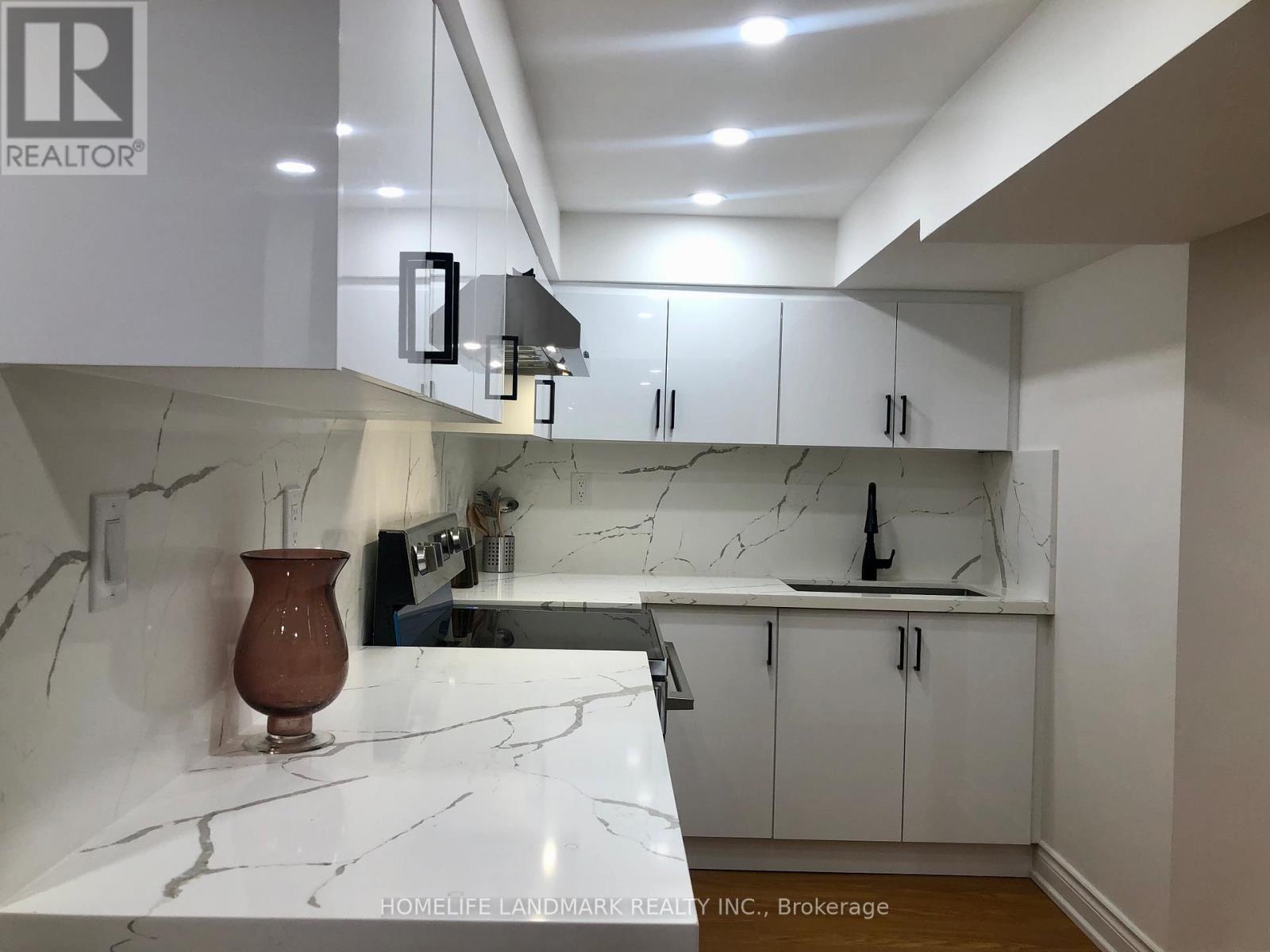 95 Dewpoint Road, Vaughan, Ontario  L4J 9E1 - Photo 2 - N12557734