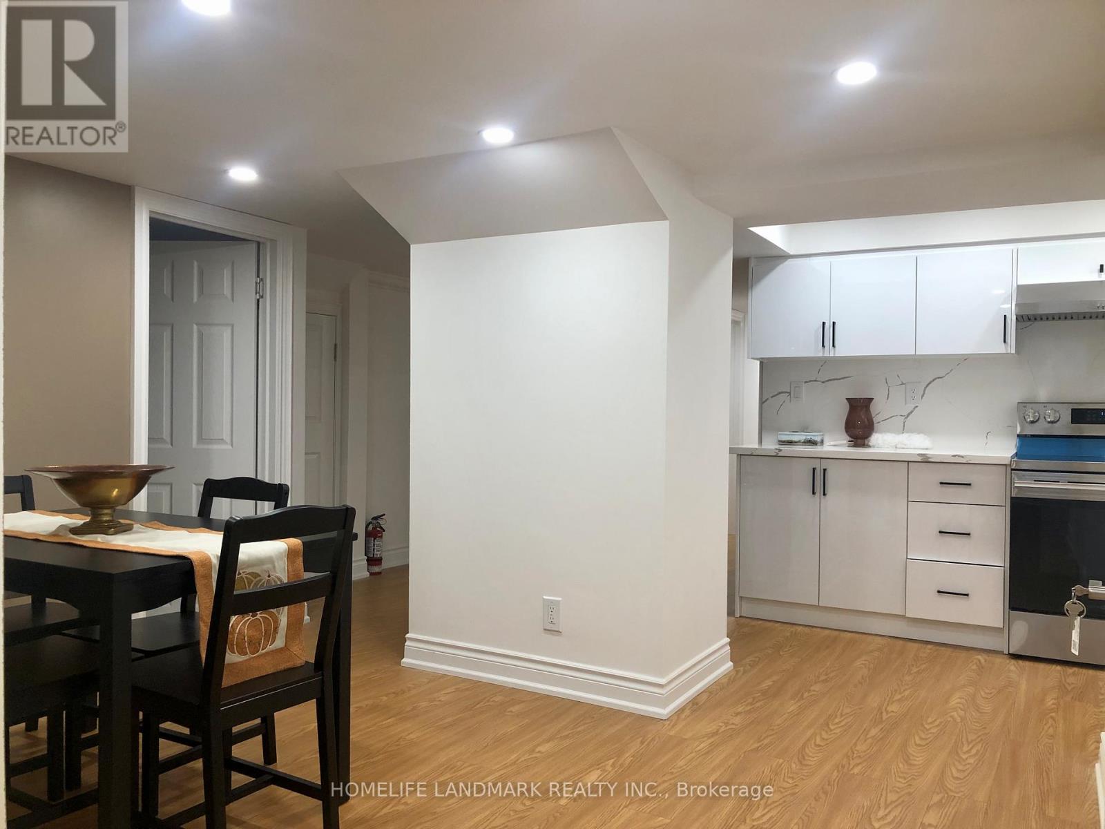 95 Dewpoint Road, Vaughan, Ontario  L4J 9E1 - Photo 5 - N12557734