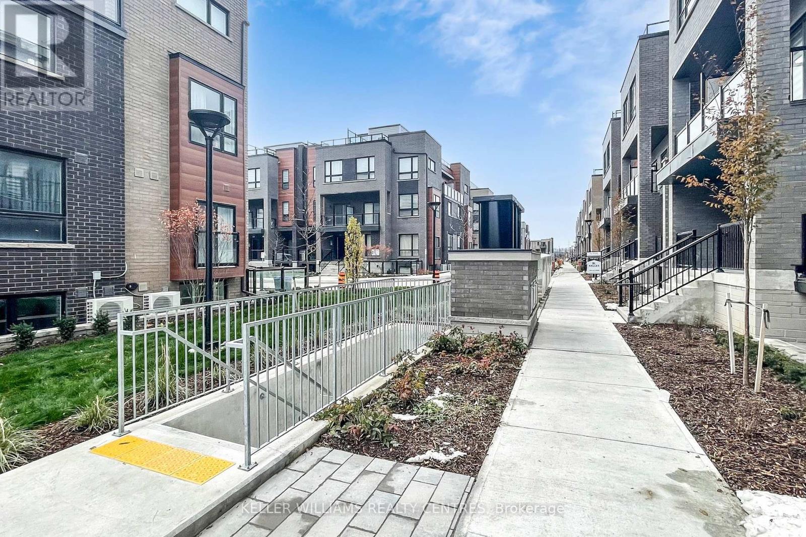 17 - 18 Lytham Green Circle, Newmarket, Ontario  L3Y 0H4 - Photo 23 - N12557736