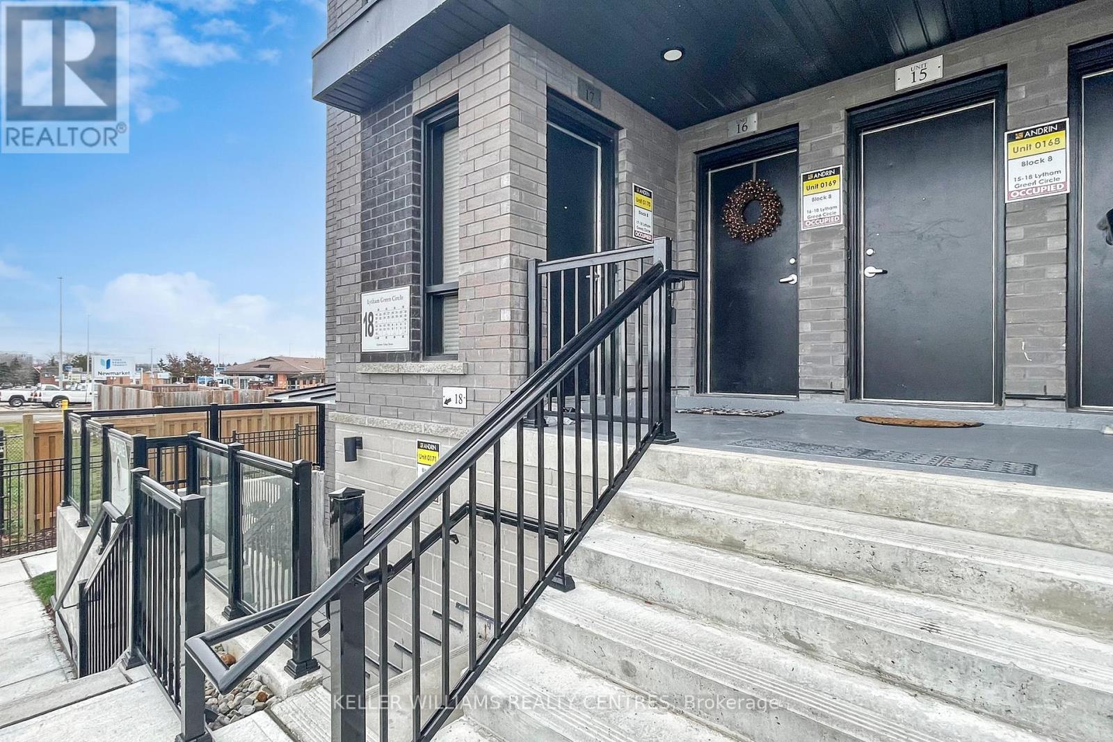 17 - 18 Lytham Green Circle, Newmarket, Ontario  L3Y 0H4 - Photo 4 - N12557736