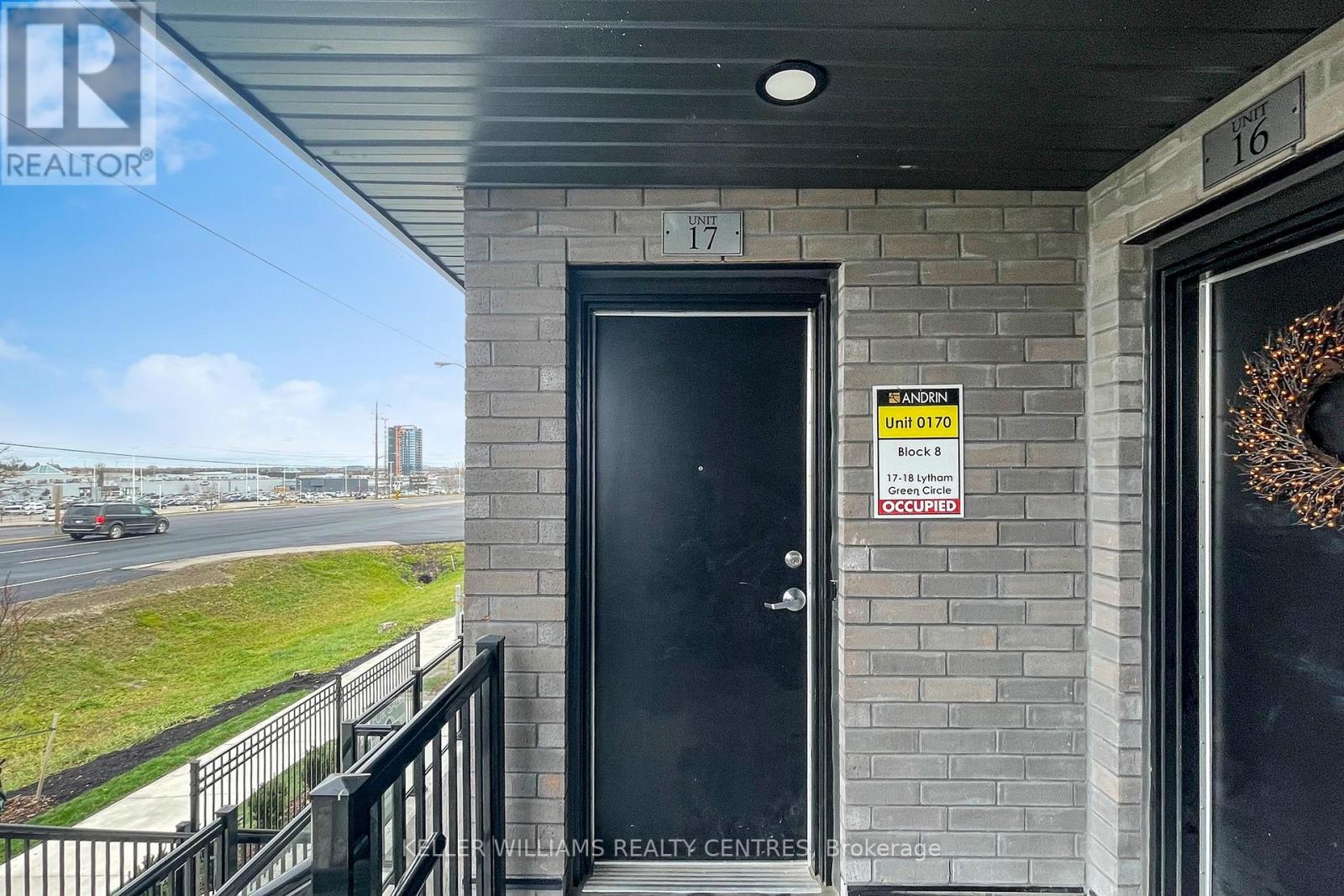 17 - 18 Lytham Green Circle, Newmarket, Ontario  L3Y 0H4 - Photo 5 - N12557736