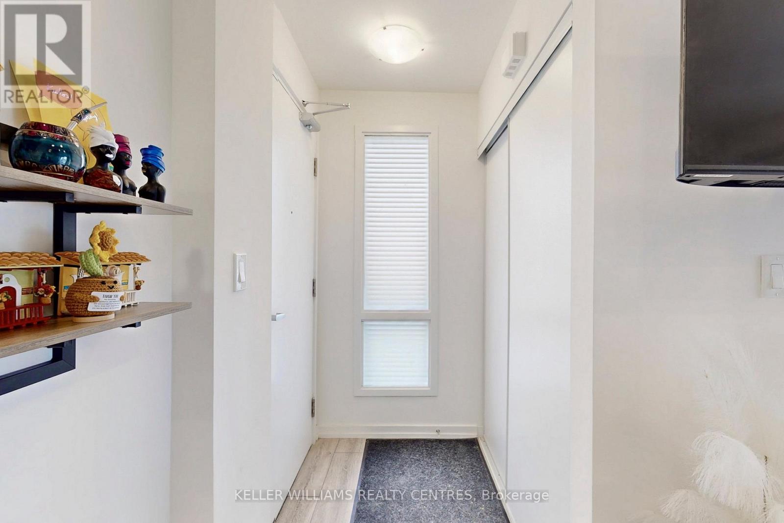 17 - 18 Lytham Green Circle, Newmarket, Ontario  L3Y 0H4 - Photo 6 - N12557736