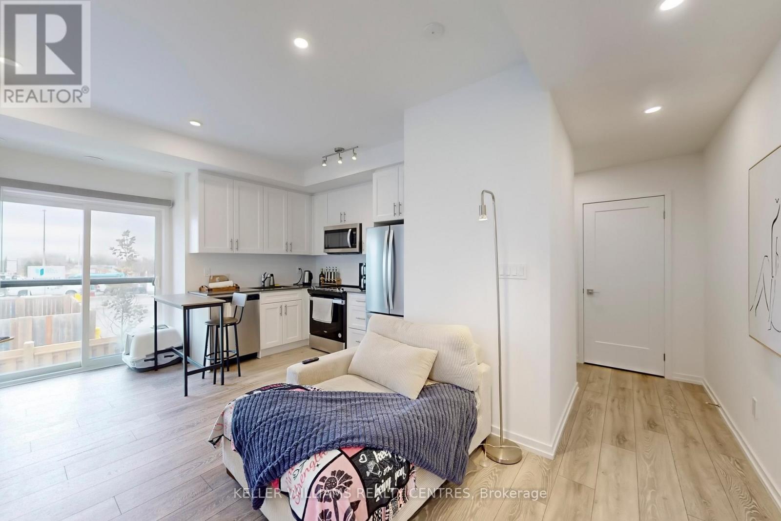 17 - 18 Lytham Green Circle, Newmarket, Ontario  L3Y 0H4 - Photo 7 - N12557736