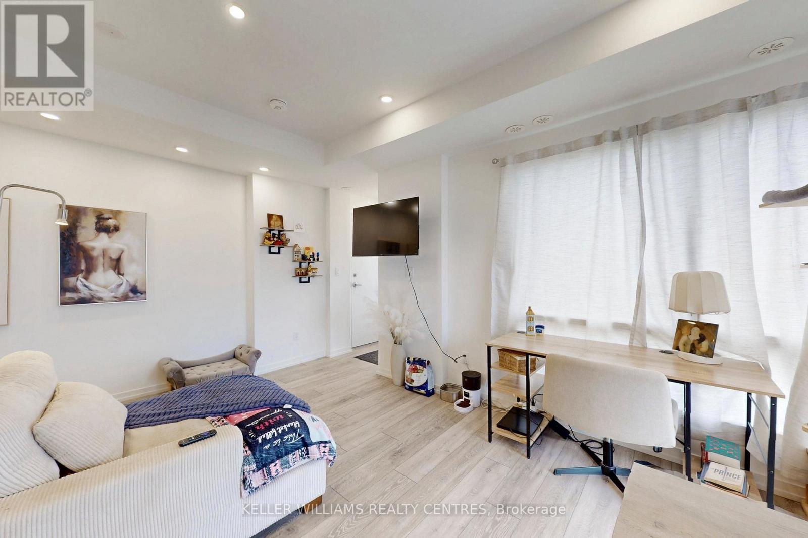 17 - 18 Lytham Green Circle, Newmarket, Ontario  L3Y 0H4 - Photo 8 - N12557736