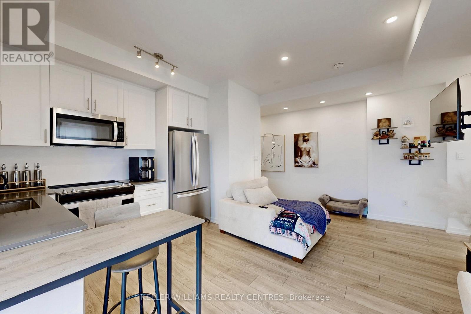 17 - 18 Lytham Green Circle, Newmarket, Ontario  L3Y 0H4 - Photo 9 - N12557736