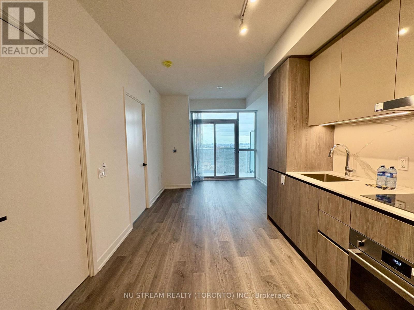 3110 - 8 Interchange Way, Vaughan, Ontario  L4K 0R2 - Photo 4 - N12557746