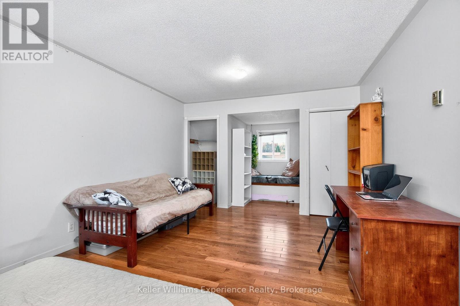 4 Dunlop Street, Penetanguishene, Ontario  L9M 1J2 - Photo 9 - S12557780